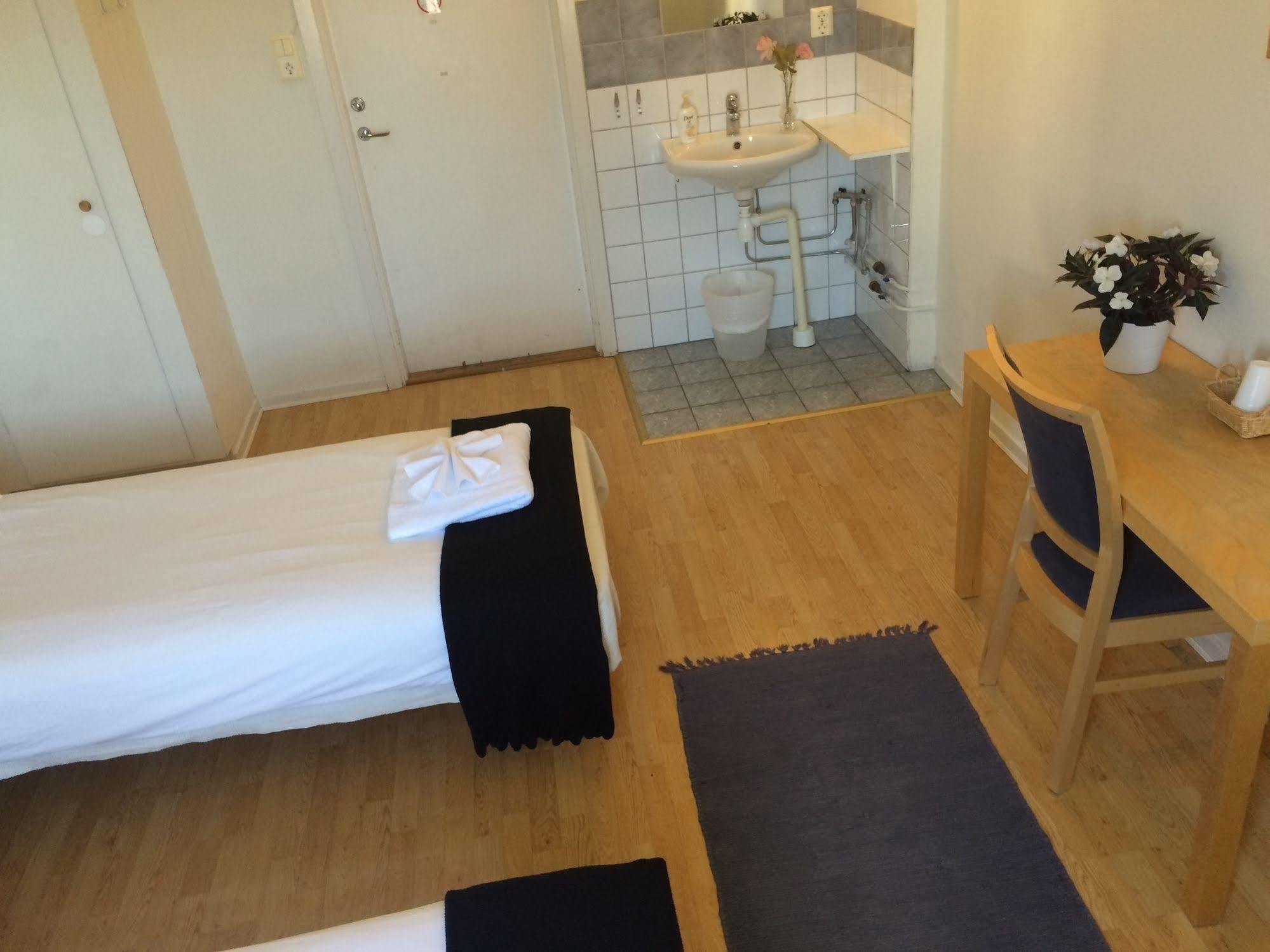 Hotell Oestergyllen Linkoping Bagian luar foto