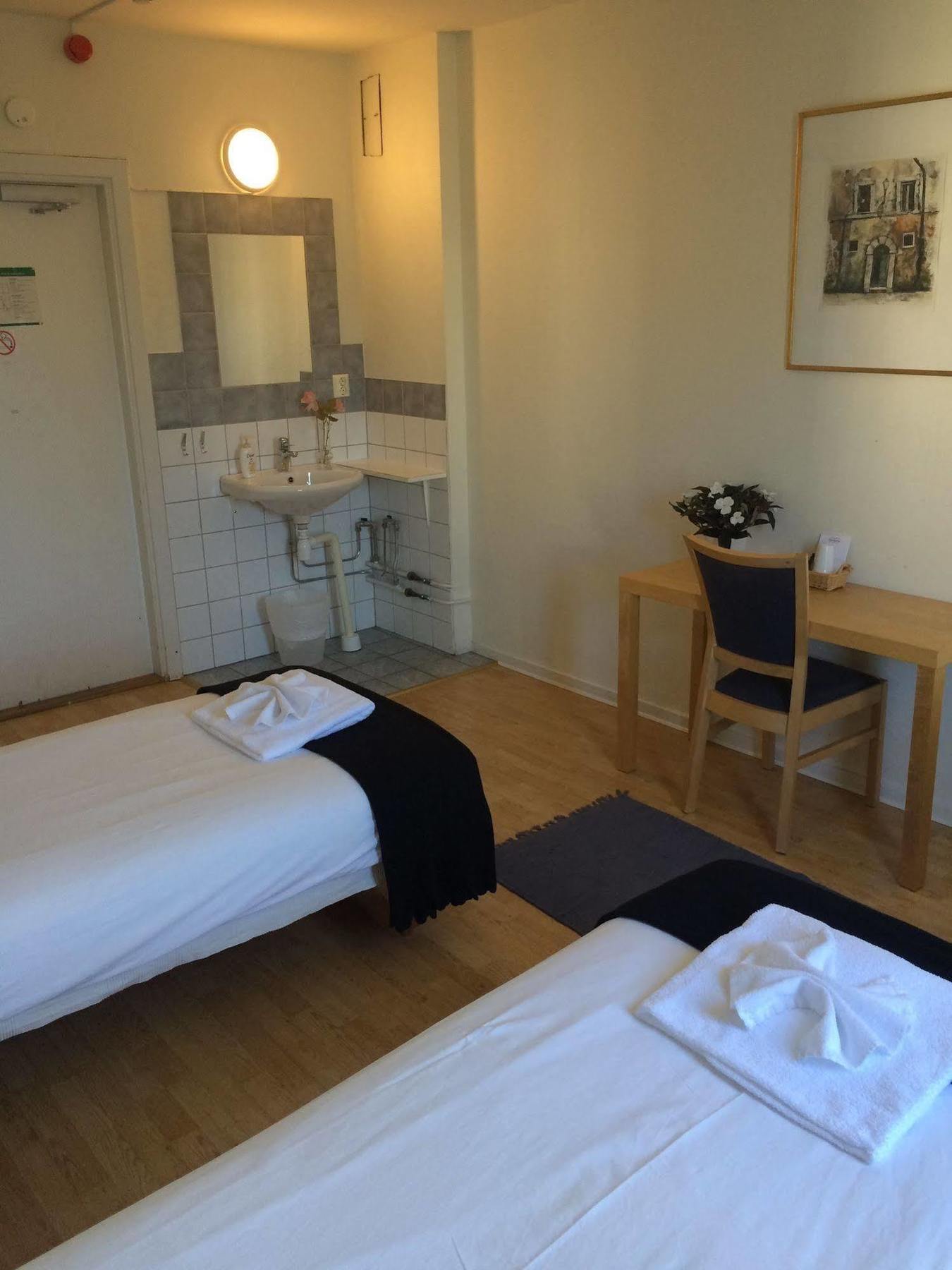 Hotell Oestergyllen Linkoping Bagian luar foto
